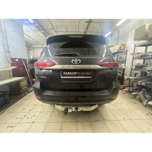 Фаркоп ТСС на Toyota Fortuner 2017- Арт. TCU00100