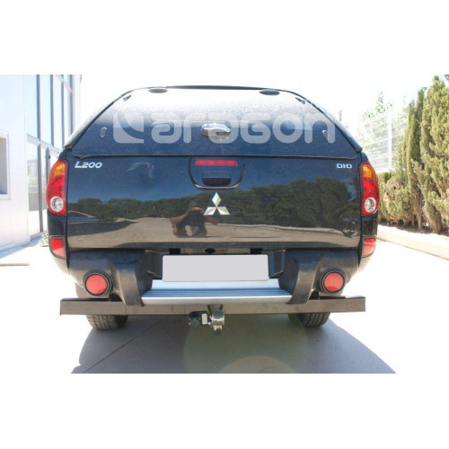 Фаркоп ARAGON на MITSUBISHI L200 2006–2010  Арт. E4201BA (С бампером и задней подножкой)