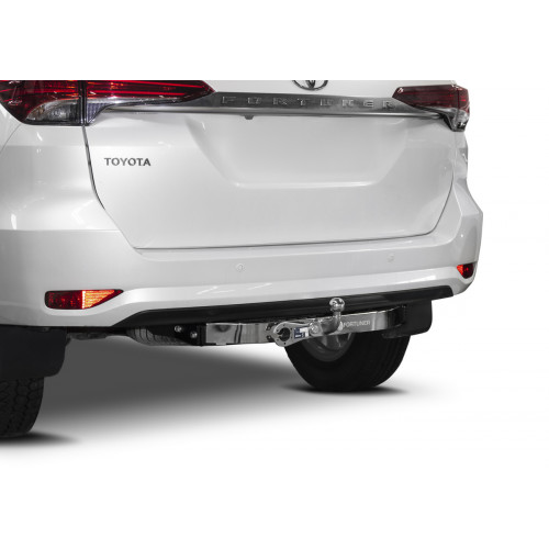 Фаркоп BERG на Toyota Fortuner 2017- Арт. F.5715.002 (с нерж. Накладкой)